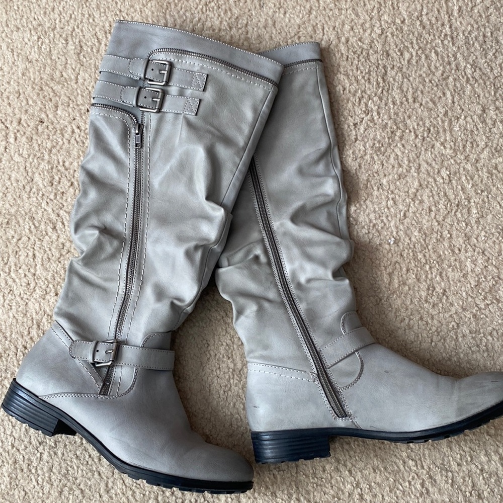 Gorgeous gray boots by White Mountain sz 9